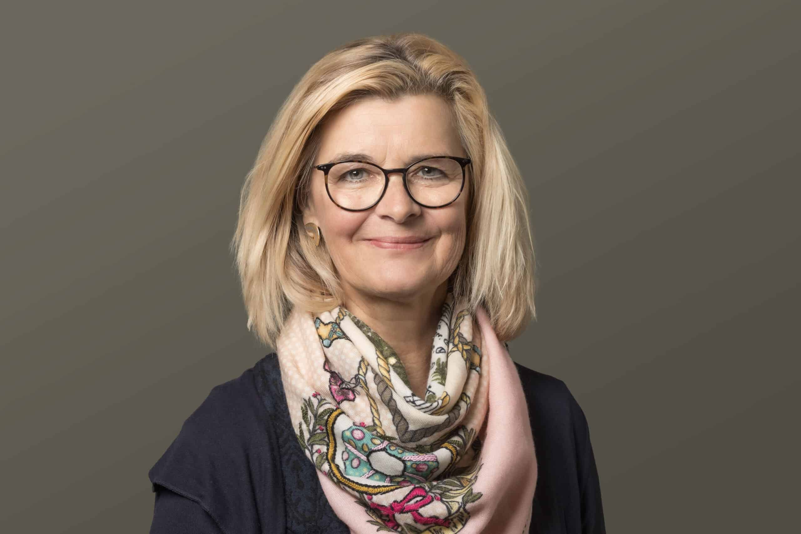 Dr. Claudia Mennen